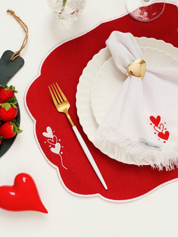 Jogo Americano Vermelho Bordado Detalhes de Amor - Image 2
