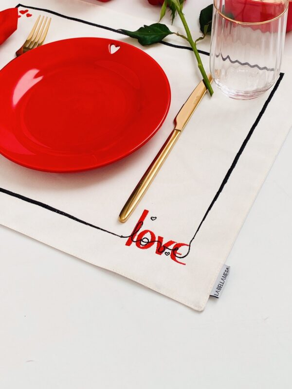 Jogo Americano Bordado Coração Love Impermeável
