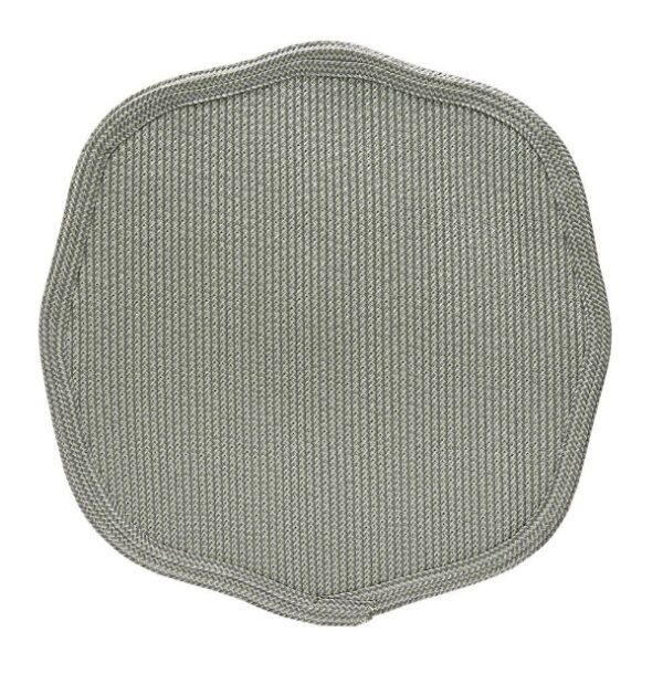 Descubra o Jogo Americano Begônia Sálvia. Com cores neutras e design sofisticado, é perfeito para compor mesas elegantes. Diâmetro de 38 cm.